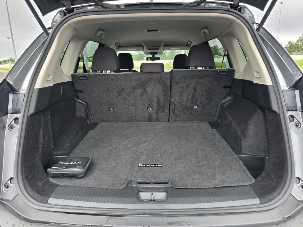 Used 2023 Gun Metallic Nissan SV image 18