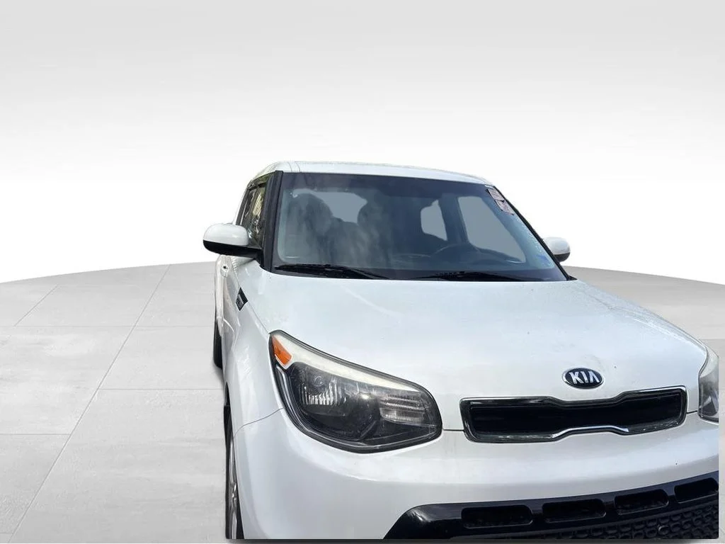 Used 2016 White Kia Plus image 7