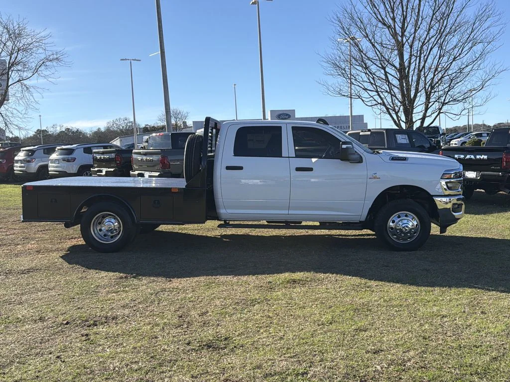 2026 RAM 3500 Chassis Tradesman - Photo 8