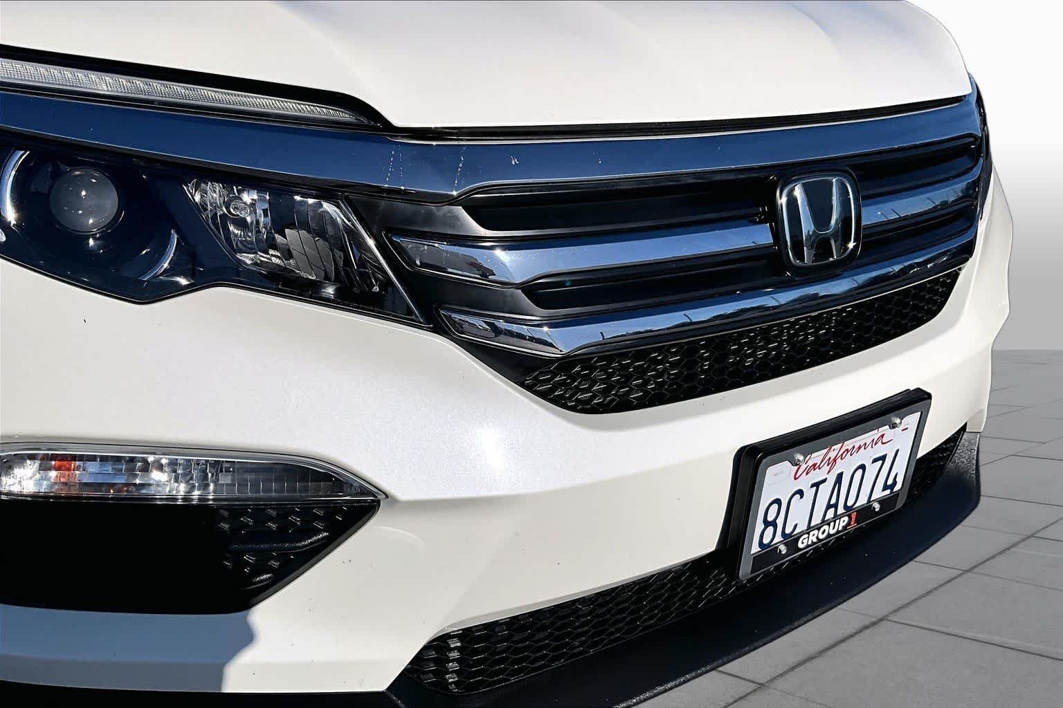 Used 2017 White Diamond Pearl Honda EX image 29