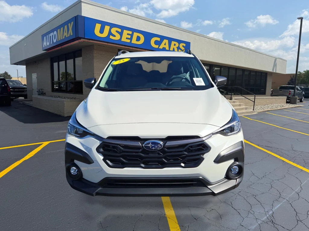 Used 2025 Crystal White Pearl Subaru Limited image 3