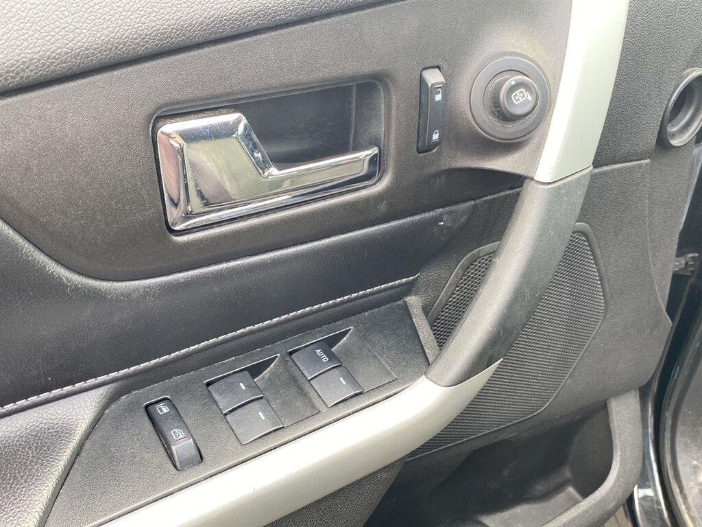 Used 2013 Tuxedo Black Metallic Ford SE image 15