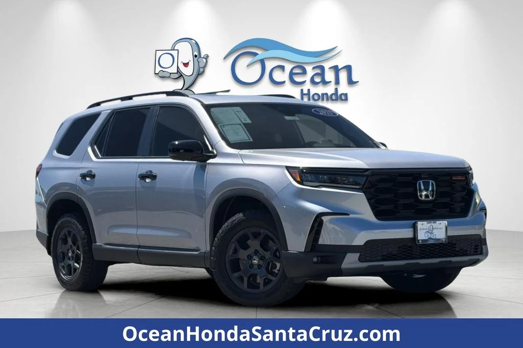 2025 Honda Pilot TrailSport AWD's photo