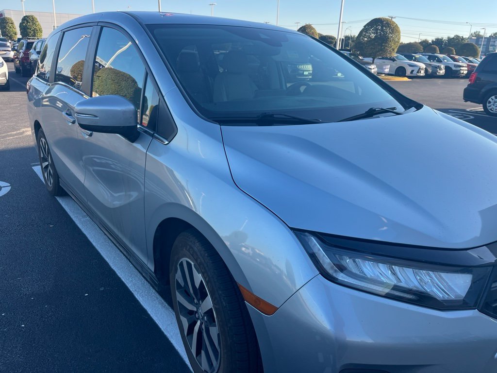 Certified Used 2025 Solar Silver Metallic Honda EX-L image 3