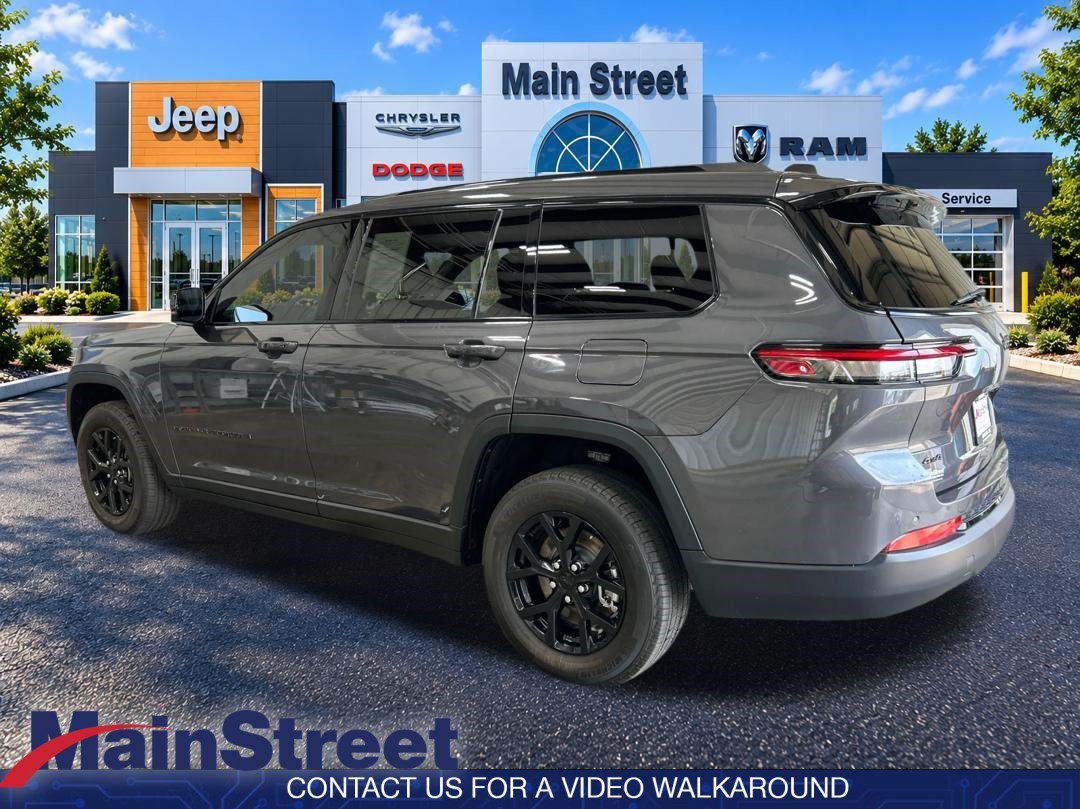Used 2024 Baltic Gray Metallic Clearcoat Jeep Altitude image 3