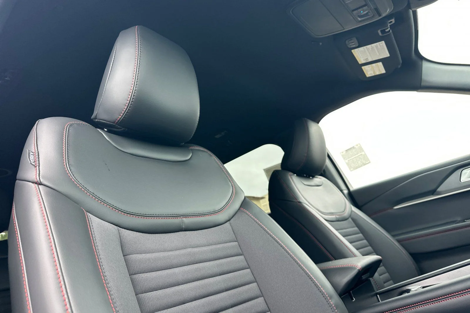 New 2026 Star White Metallic Tri-Coat Ford ST-Line image 14