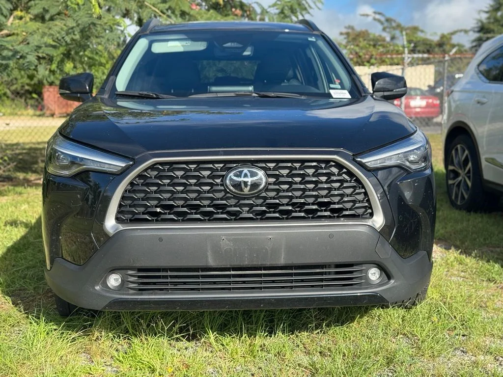 Used 2025 Black Toyota XLE image 3