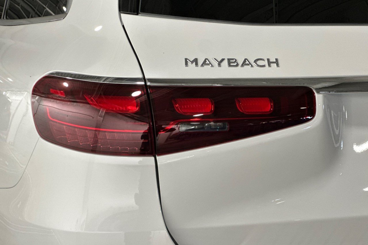 New 2026 MANUFAKTUR Moonlight White Metallic Mercedes-Benz Maybach GLS 600 4MATIC® SUV image 28