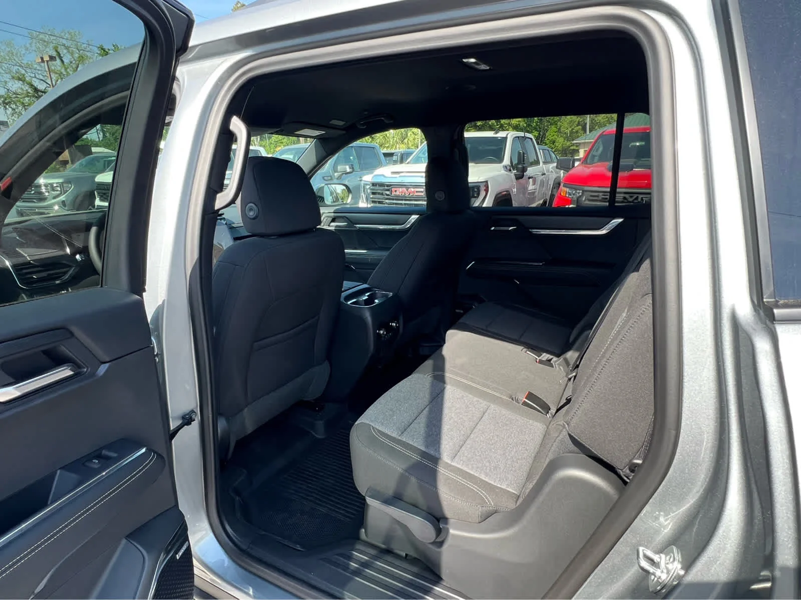 New 2025 Sterling Metallic GMC Elevation image 15