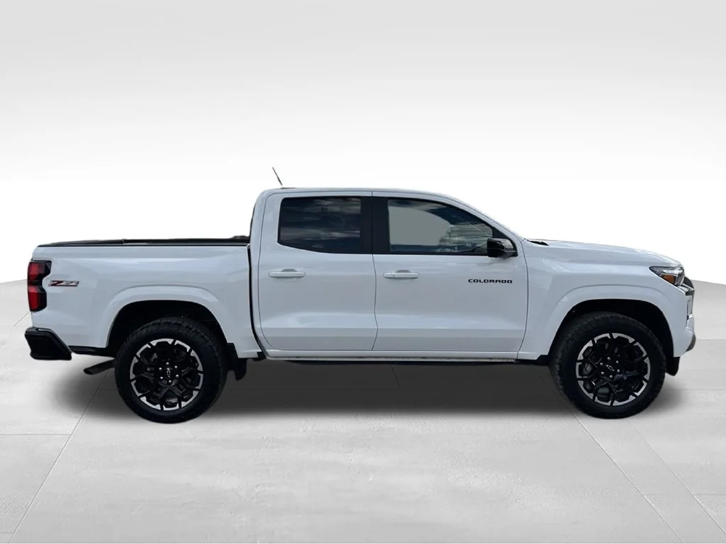 Used 2026 White Chevrolet Z71 image 4
