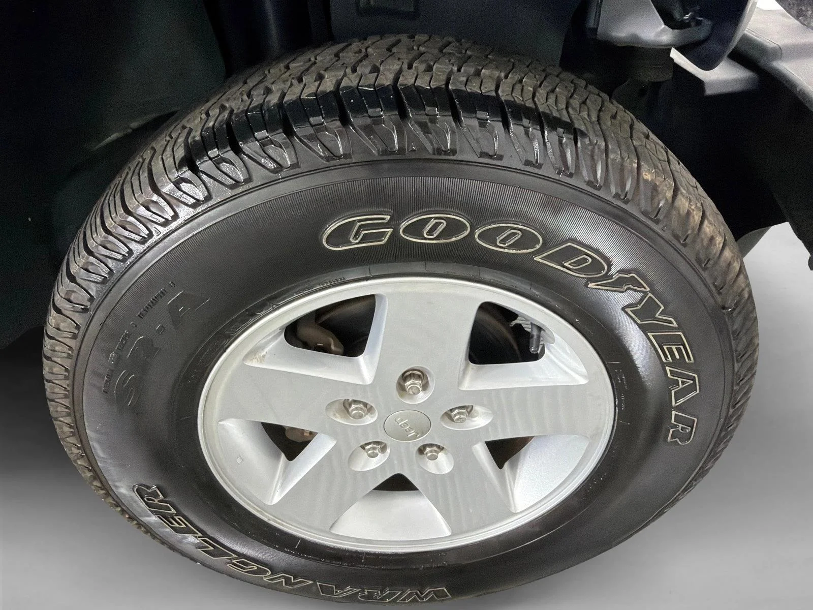 Used 2017 Red Jeep Sport image 12