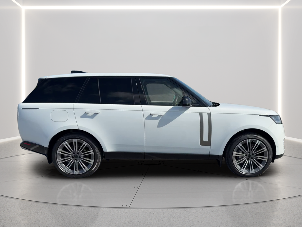 New 2026 Fuji White Land Rover SE image 4