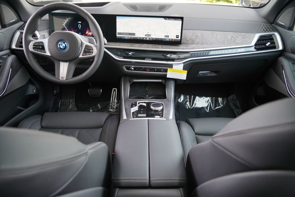 New 2026 Alpine White BMW xDrive50e image 13