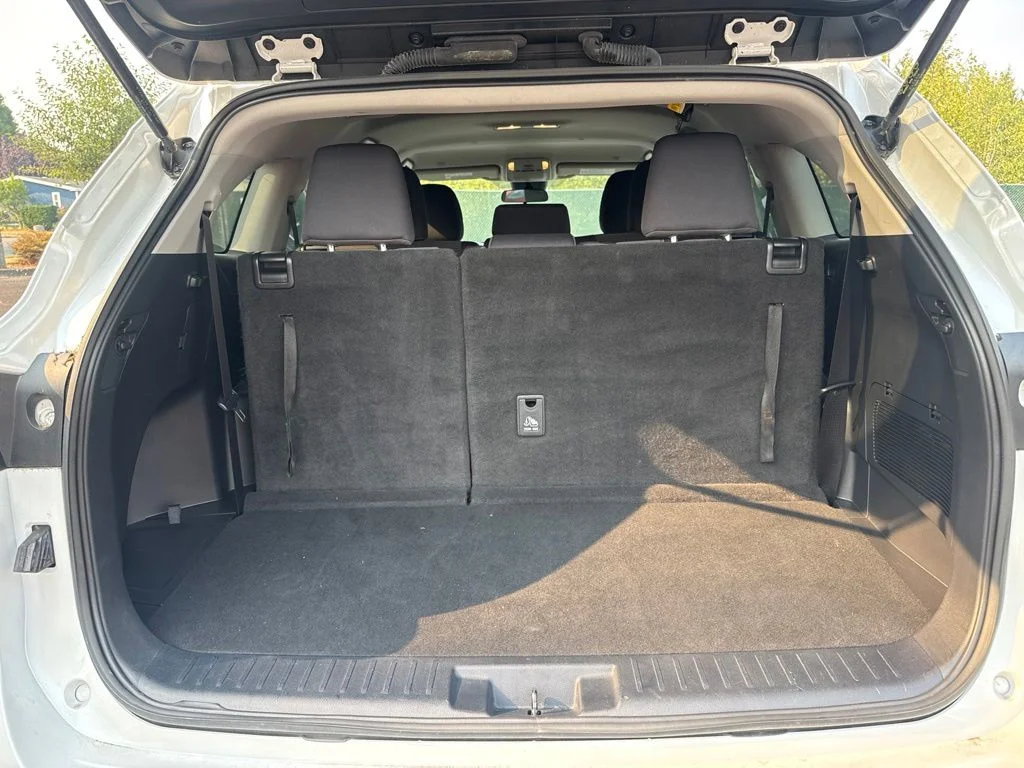 Used 2023 Pearl Toyota L image 19