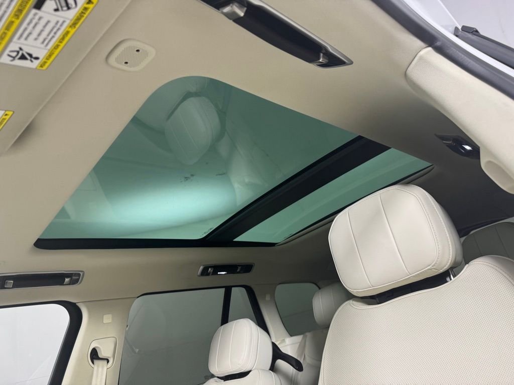 Certified Used 2023 Ostuni White Pearl Land Rover SE image 14