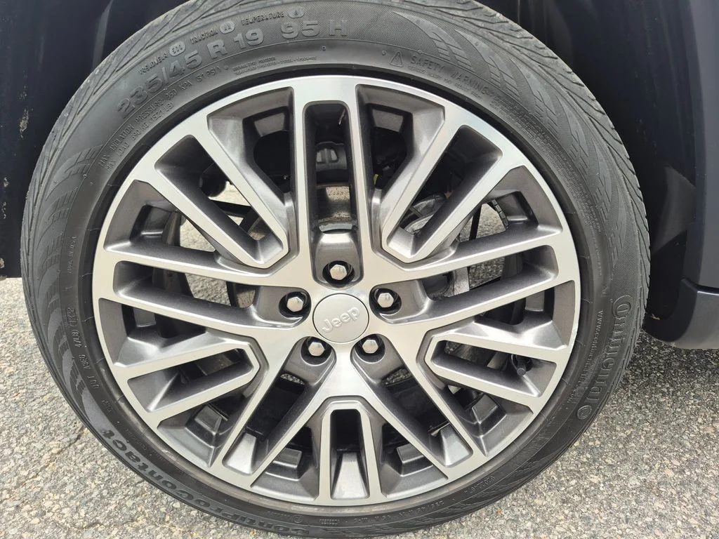 Used 2023 White Jeep Limited image 9