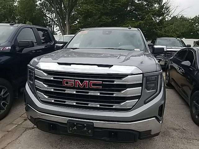 Used 2024 Sterling Metallic GMC SLE image 9