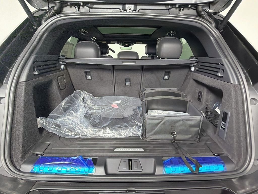 New 2027 Santorini Black Land Rover Dynamic SE P400 image 28