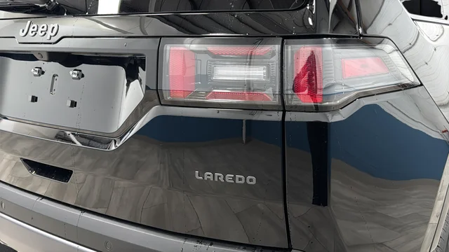 New 2026 Diamond Black Crystal Pearl-Coat Exterior Paint Jeep Laredo image 35