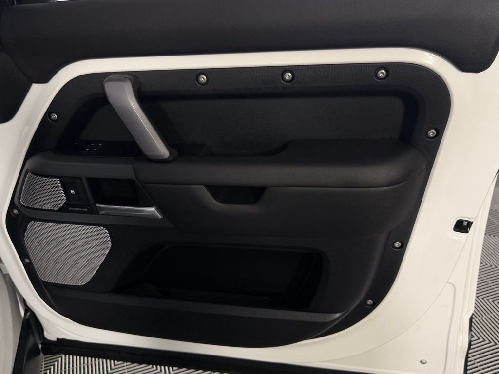 2024 Land Rover Defender X-Dynamic SE - Photo 35