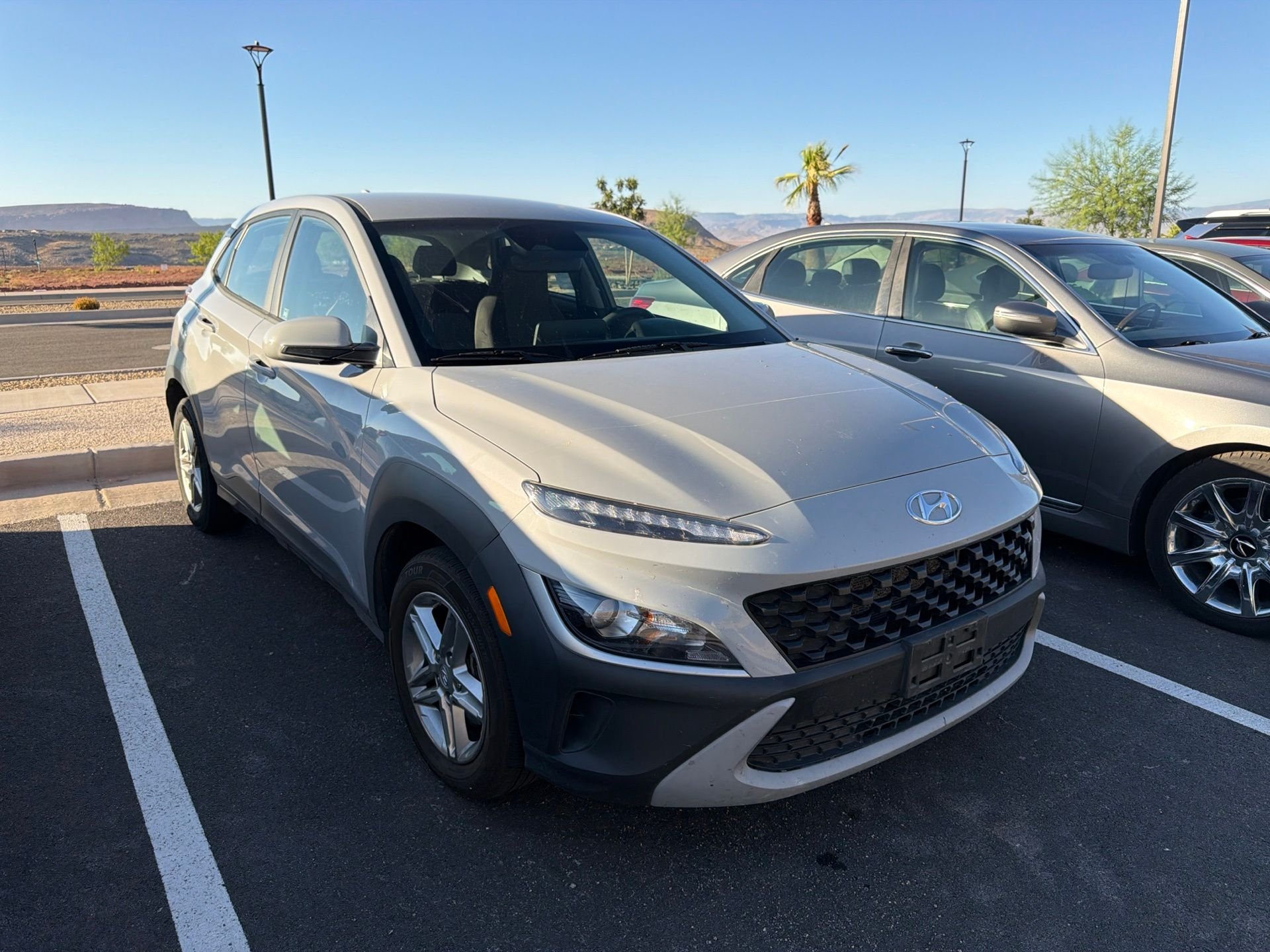 Certified Used 2022 Silver Hyundai SE image 3