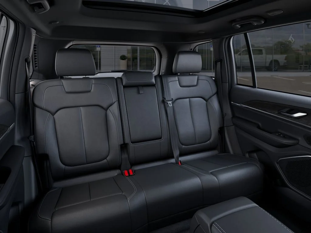 New 2025 Bright White Clear-Coat Exterior Paint Jeep Limited image 16