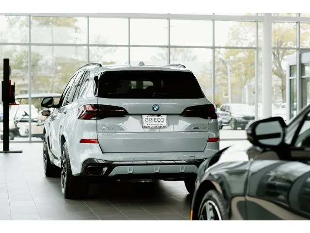 New 2027 Space Silver Metallic BMW  image 29