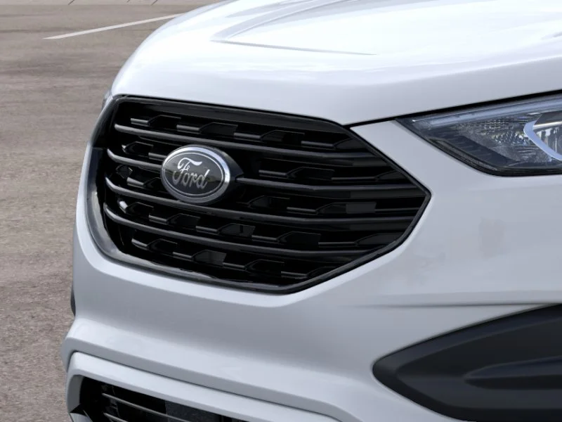 New 2023 Oxford White Ford SE image 17