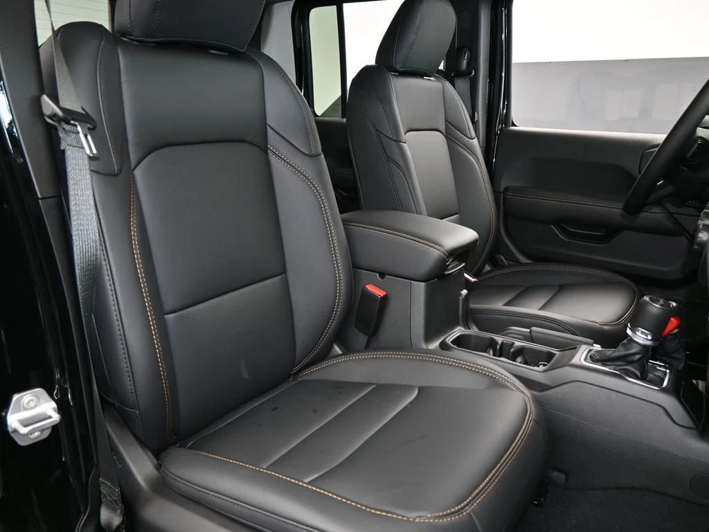 New 2026 Black Clear-Coat Exterior Paint Jeep Sahara image 37
