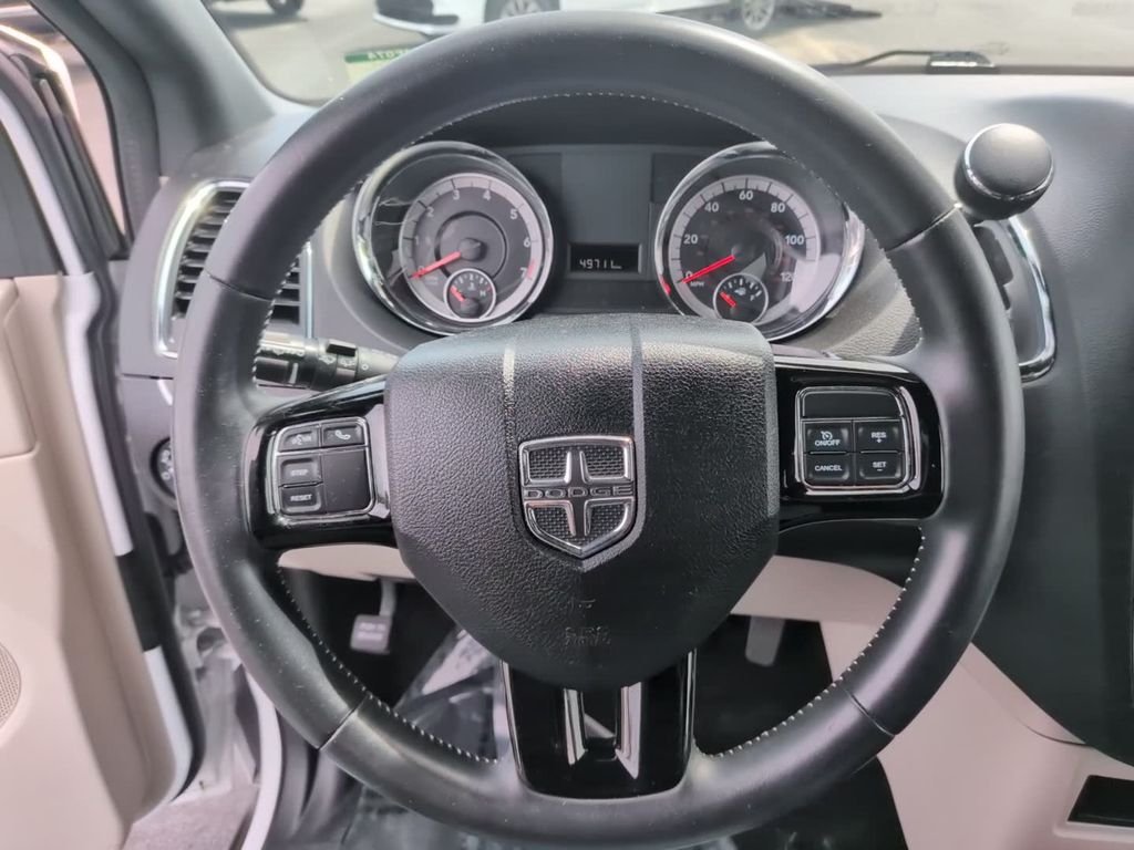 Used 2018 White Dodge SXT image 18