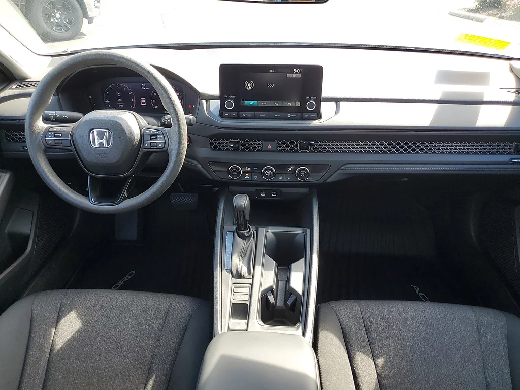 Certified Used 2024 Solar Silver Metallic Honda LX image 9