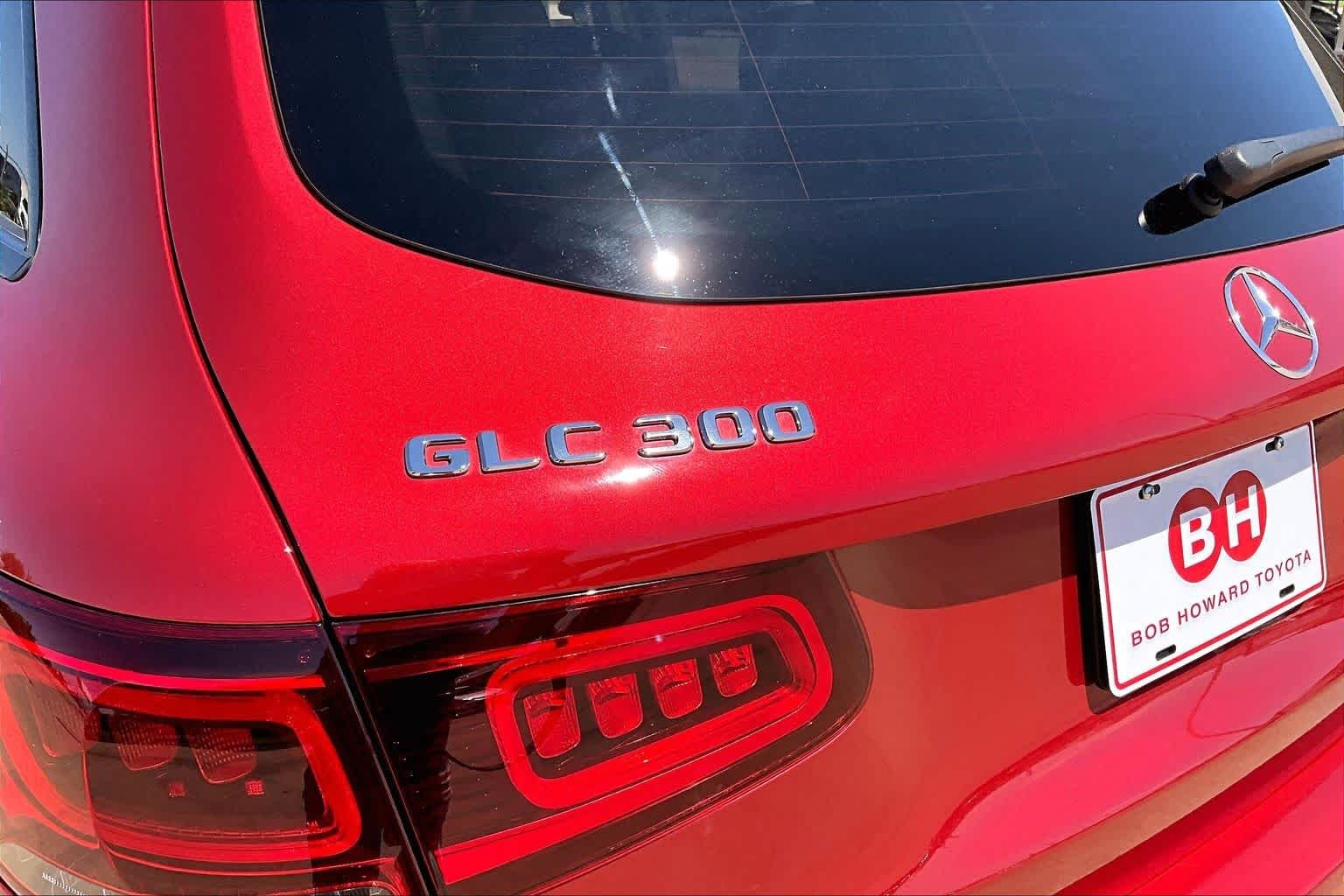 Used 2021 designo Cardinal Red Metallic Mercedes-Benz GLC 300 image 30