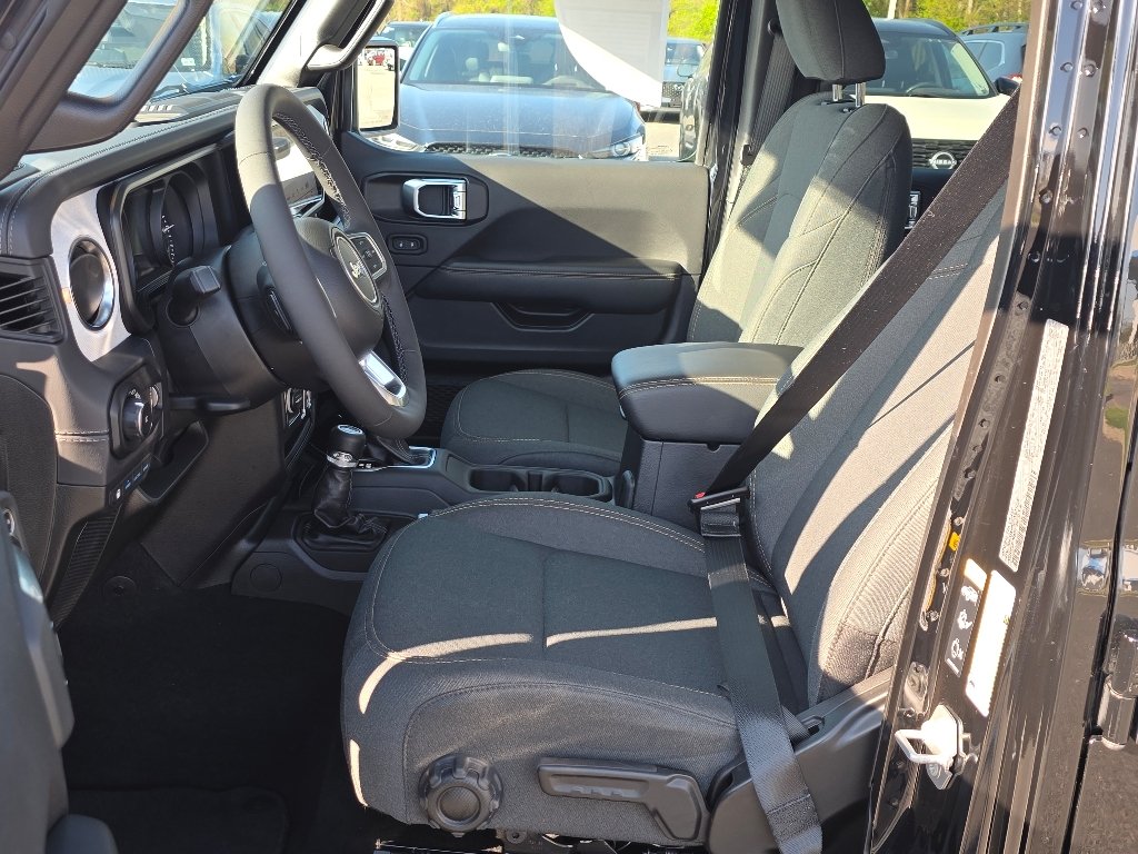 Used 2025 Black Clear Coat Jeep Sahara 4xe image 33