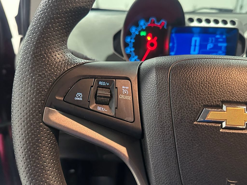 Used 2014 DEEP MAGENTA METALLIC Chevrolet LT image 31