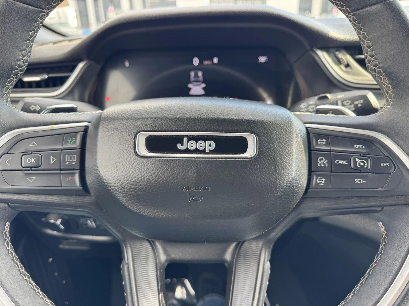 Used 2023 Silver Zynith Jeep Altitude image 27