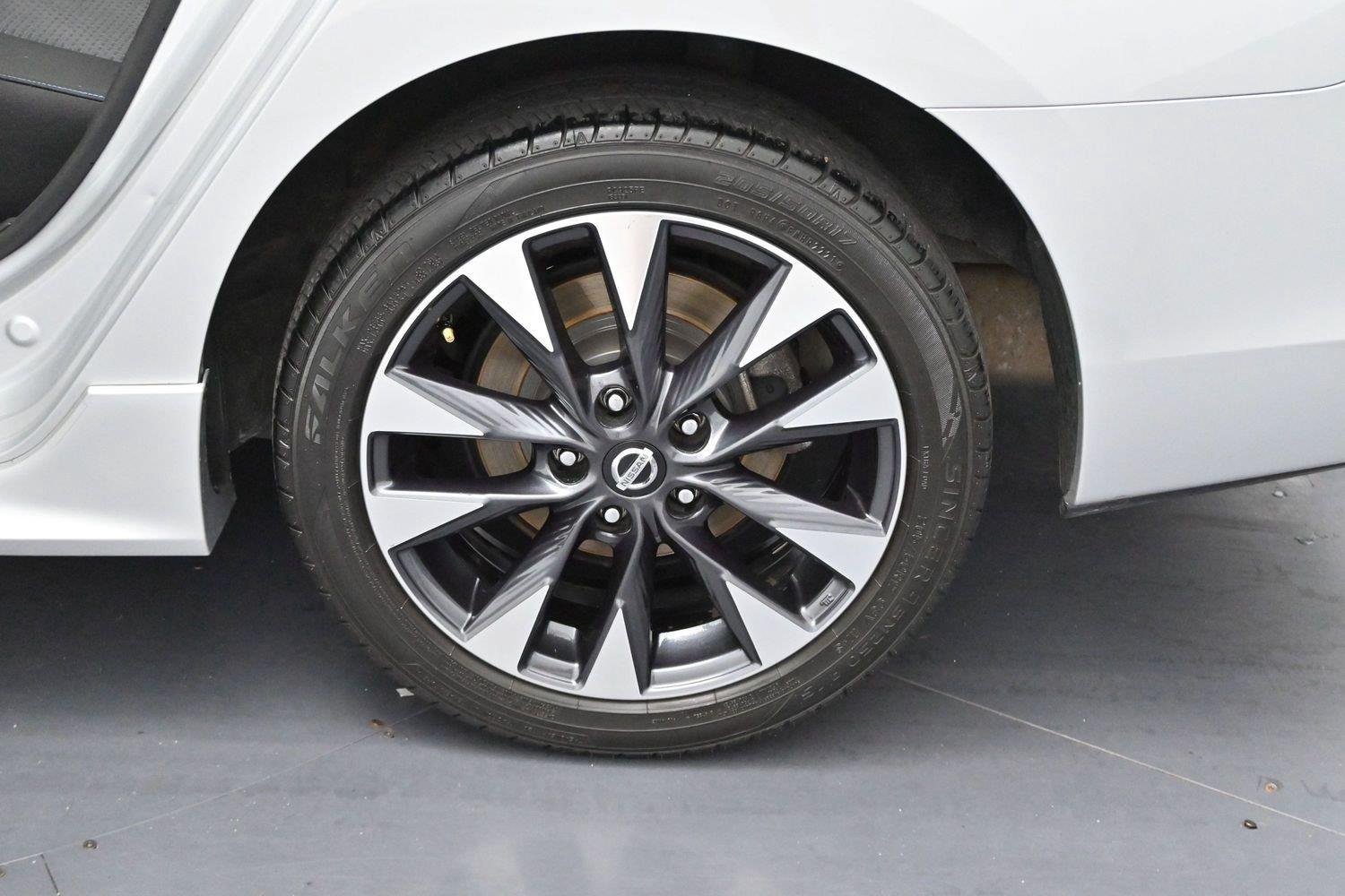 Used 2017 Brilliant Silver Nissan SR Turbo image 34