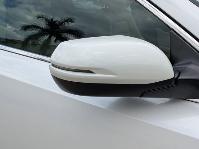 Used 2022 White Honda Touring image 12