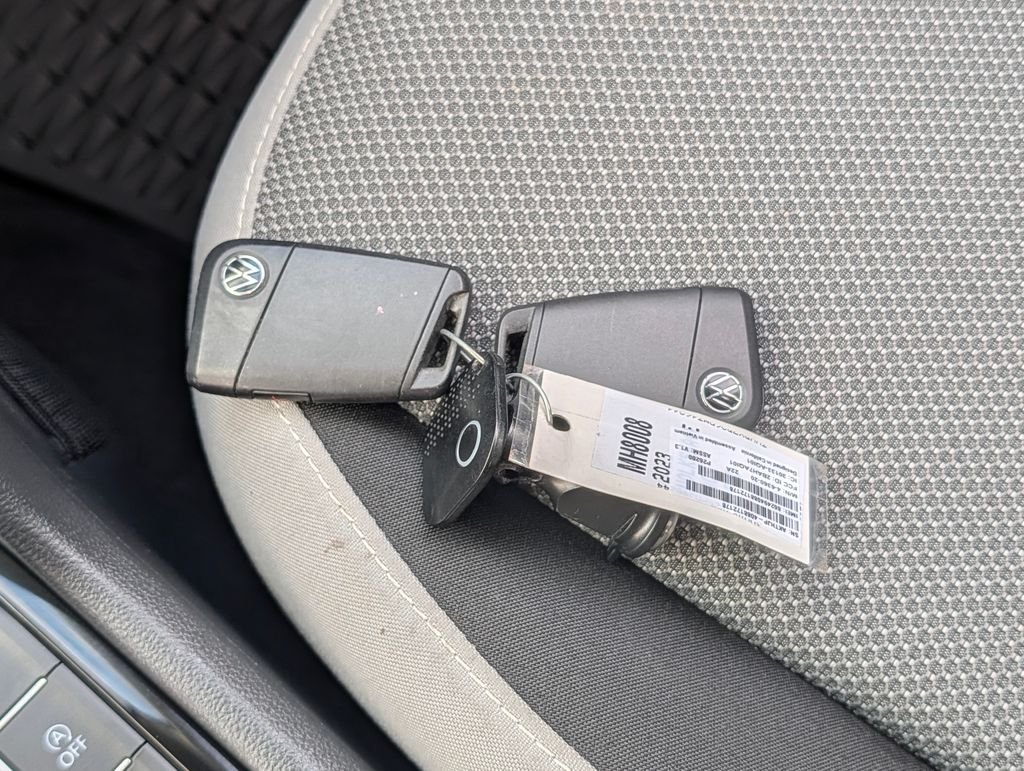 Used 2023 Silver Volkswagen 1.5T S image 31