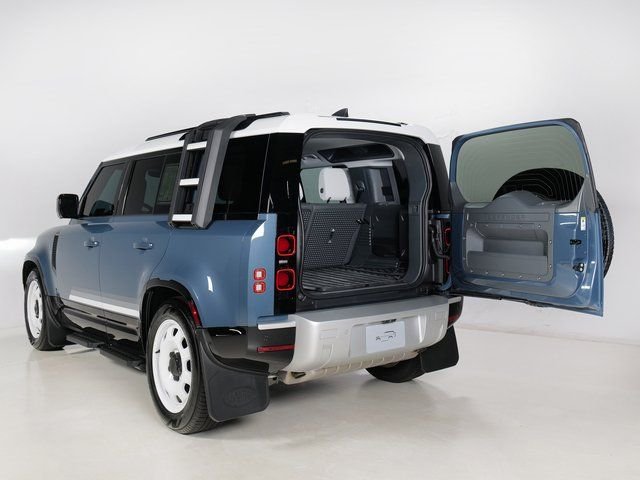 Used 2025 Blue Land Rover S image 32