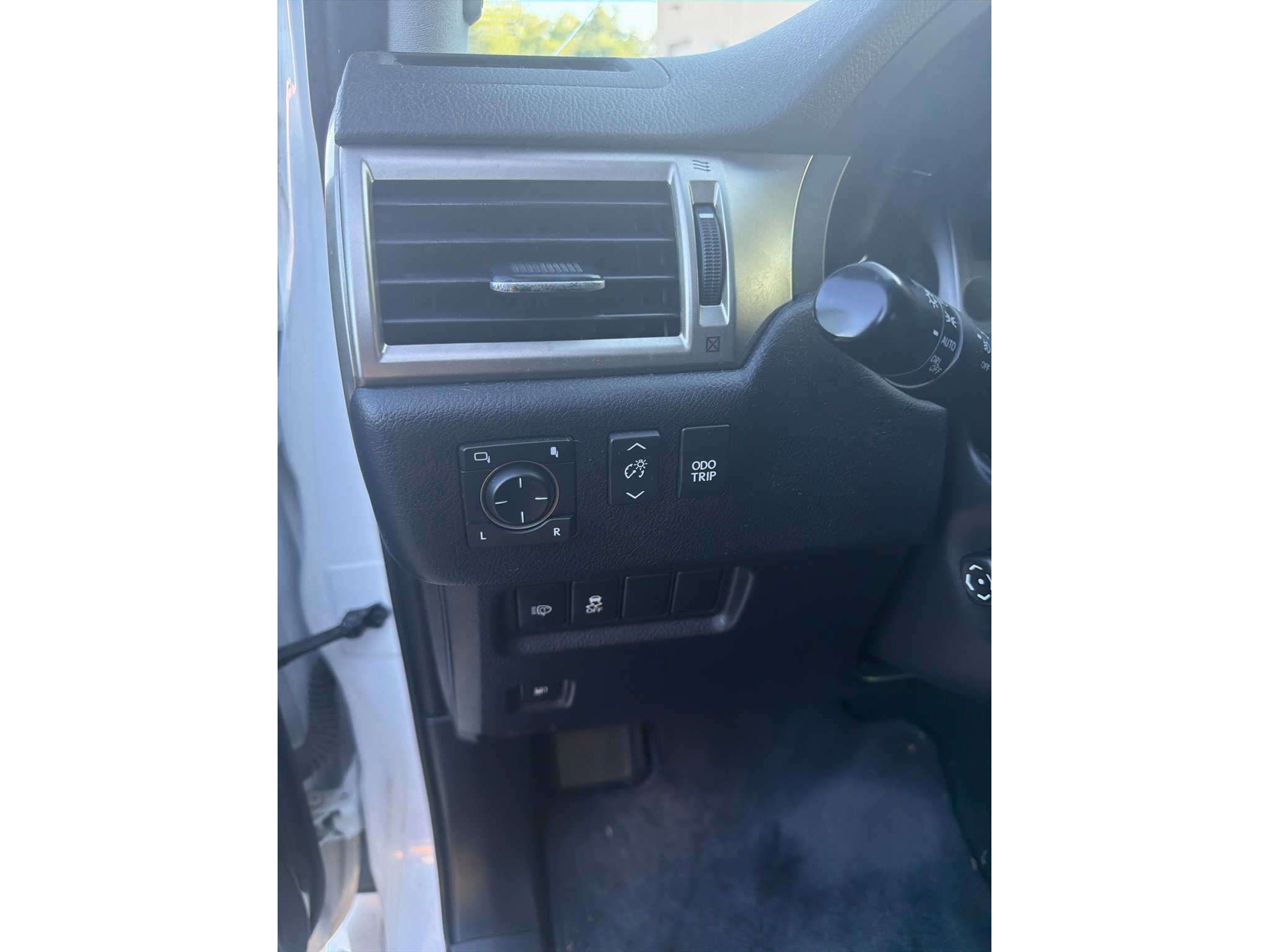 Used 2018 Starfire Pearl Lexus Premium image 9