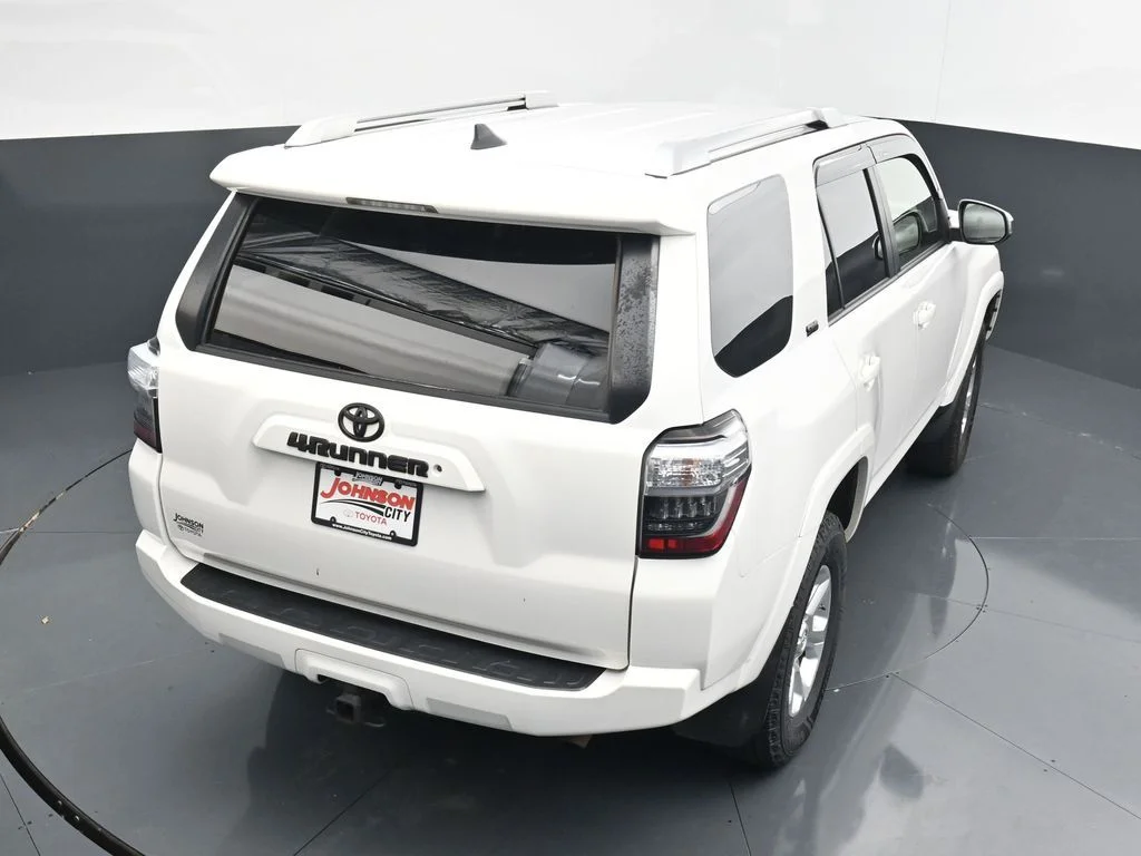 Used 2018 White Toyota SR5 image 24