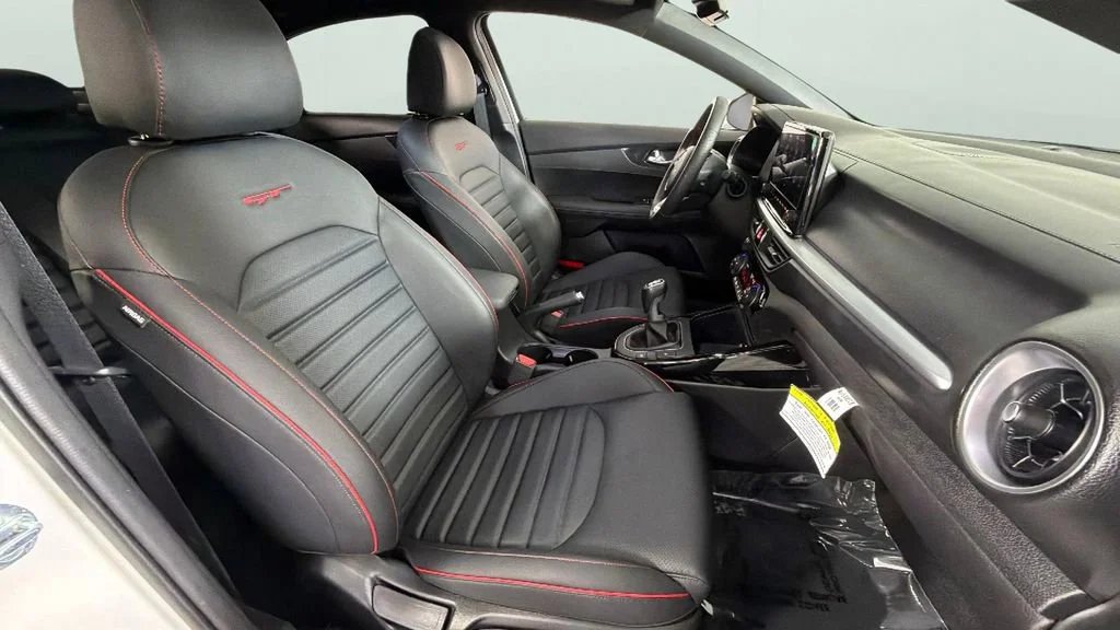 Used 2023 White Kia GT Manual image 34