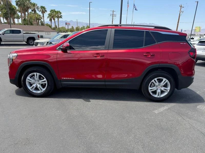 Used 2024 Volcanic Red Tintcoat GMC SLE image 6