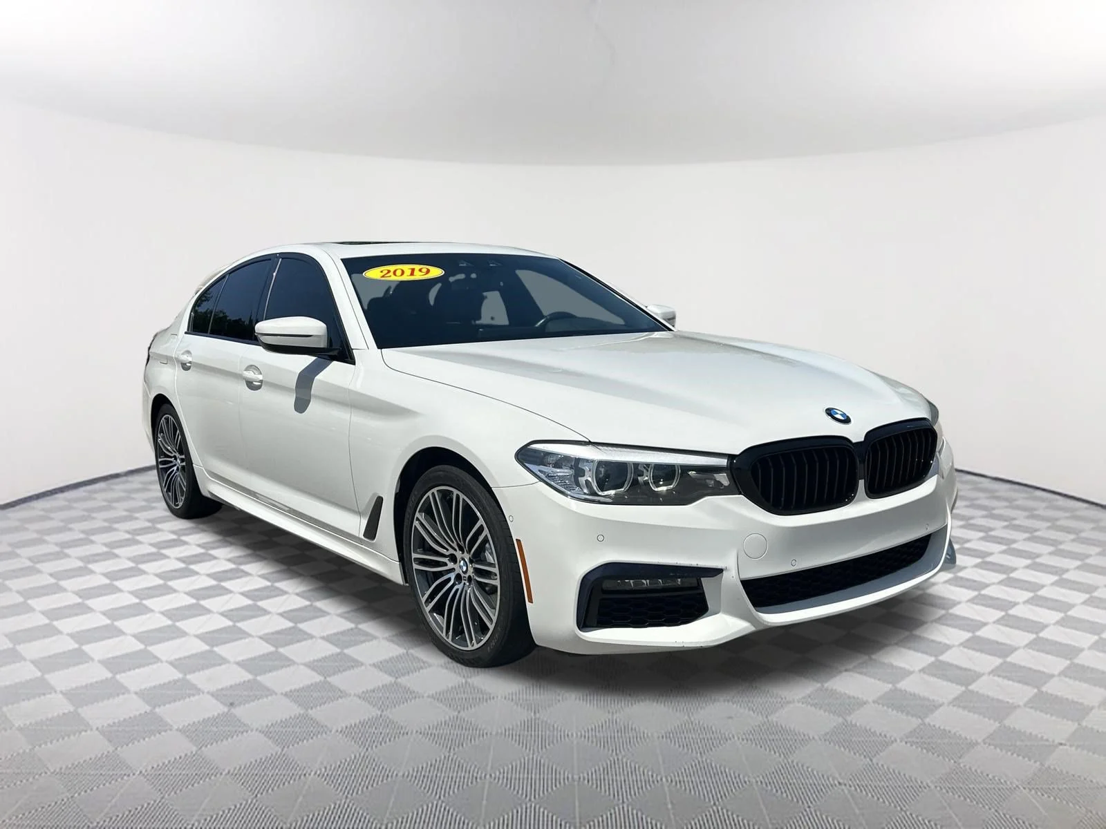 Used 2019 Alpine White BMW 530e iPerformance image 3