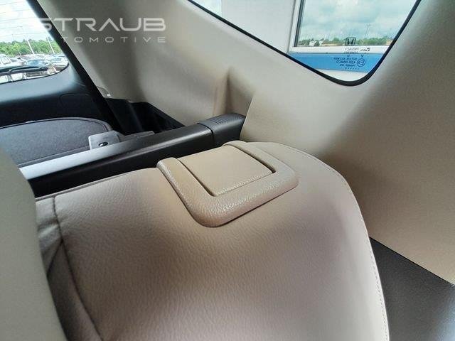 Used 2022 Platinum White Pearl Honda  image 48