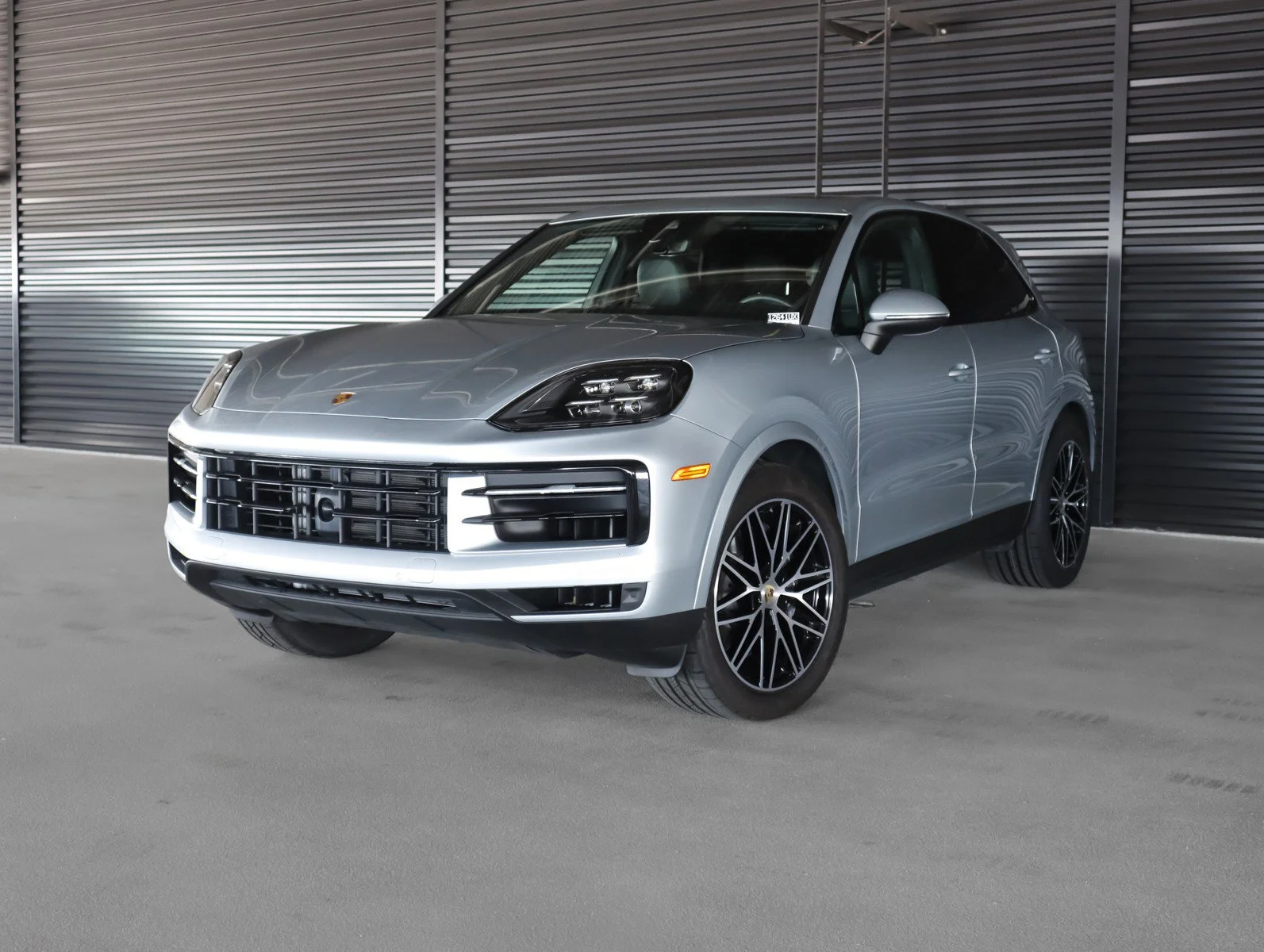 2024 Porsche Cayenne -'s photo
