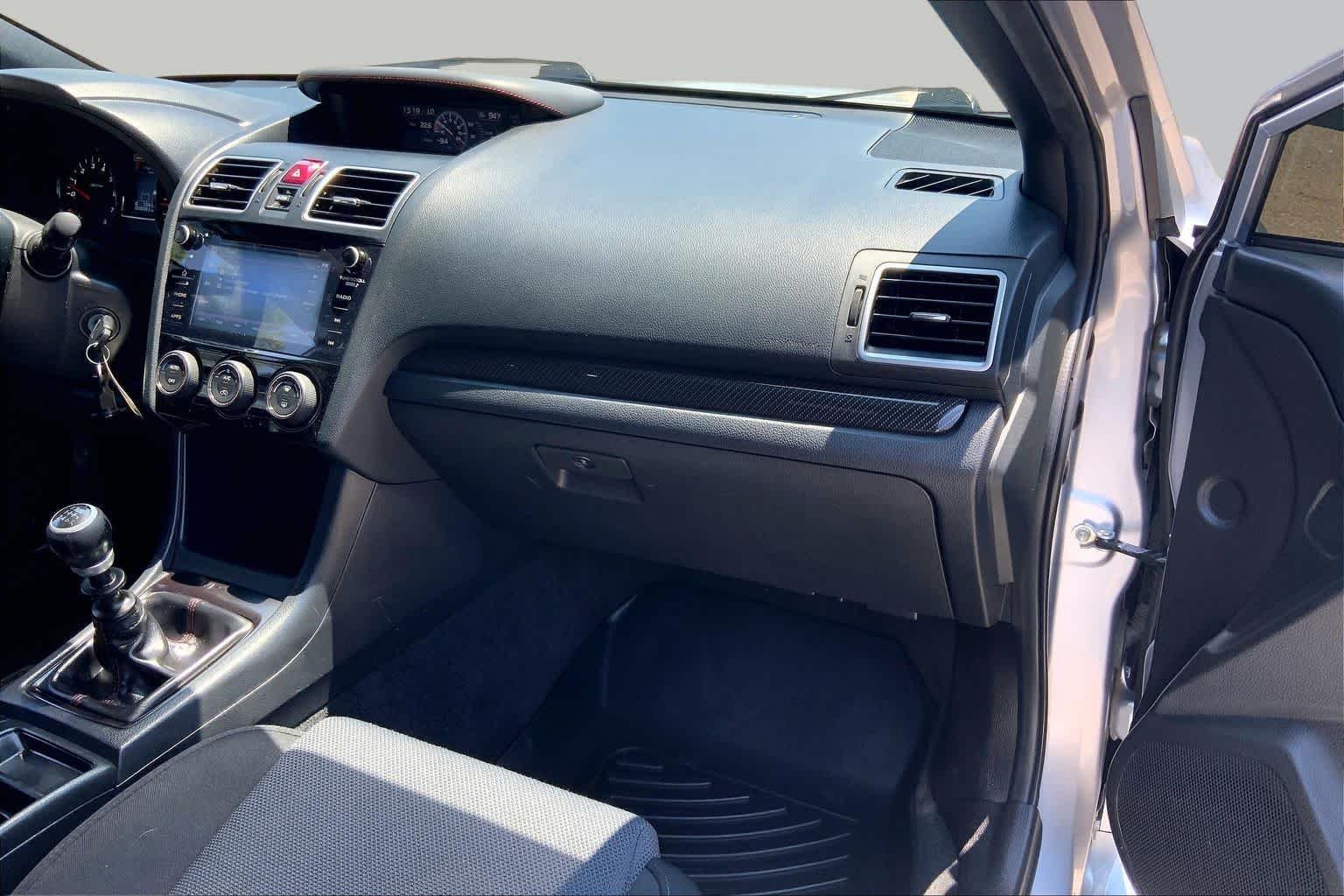Used 2020 Ice Silver Metallic Subaru Premium image 19