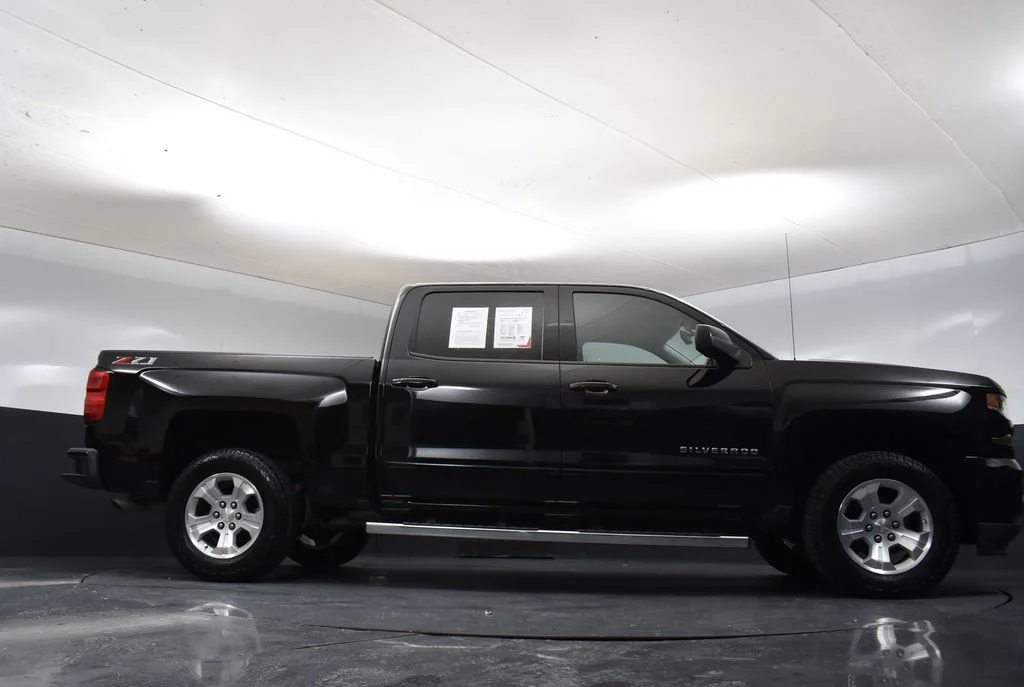 Used 2018 Black Chevrolet LT image 33