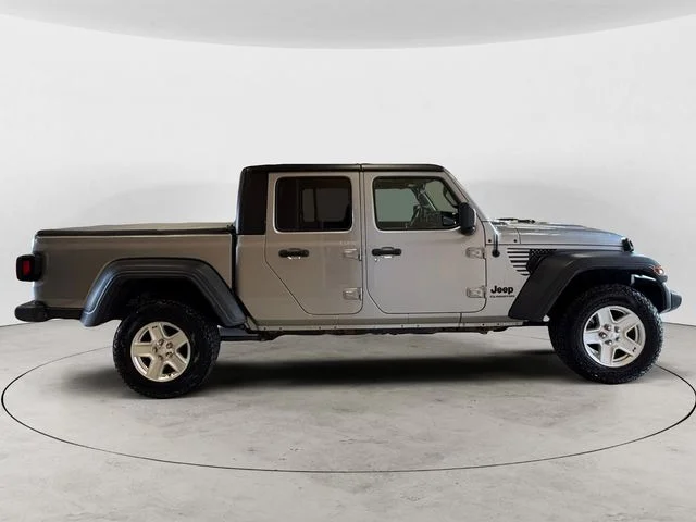 Used 2020 Silver Jeep Sport image 7