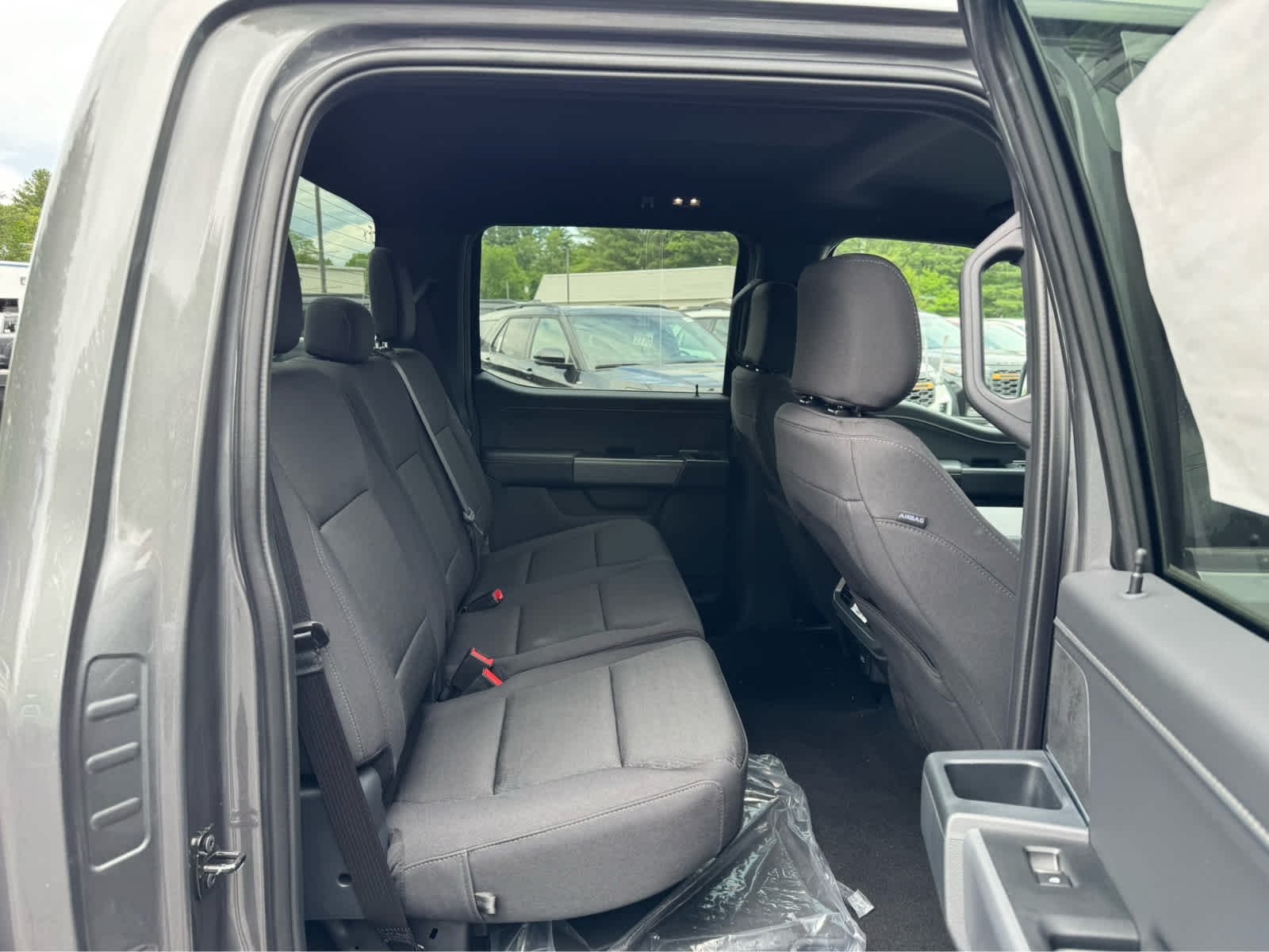 New 2026 Carbonized Gray Metallic Ford XLT image 12